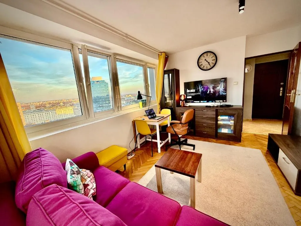 Image of Super Apartment YELLOW 2x Metro fast Wifi 1 Gbs Netflix Panorama Miasta