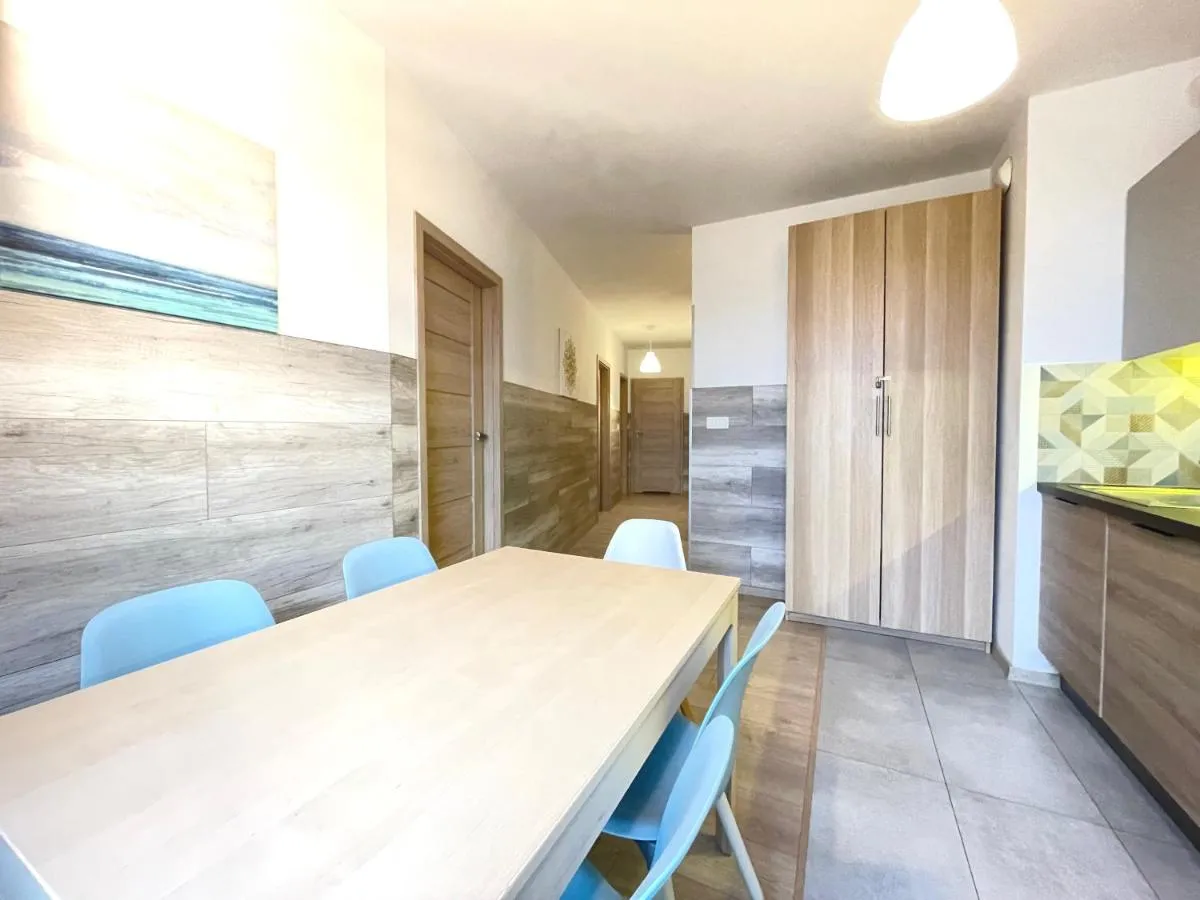 Image 2 of Superior Komputerowa, 4 rooms, 3 bedrooms, Airport-City train, Metro! 24h reception!