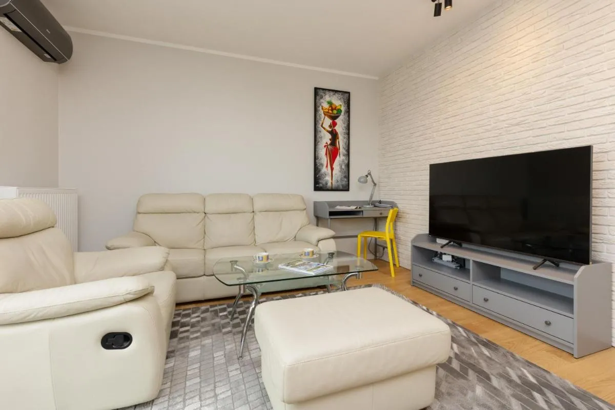 Image 1 of Trendy Apartment with AC and Parking in Warsaw by Noclegi Renters
