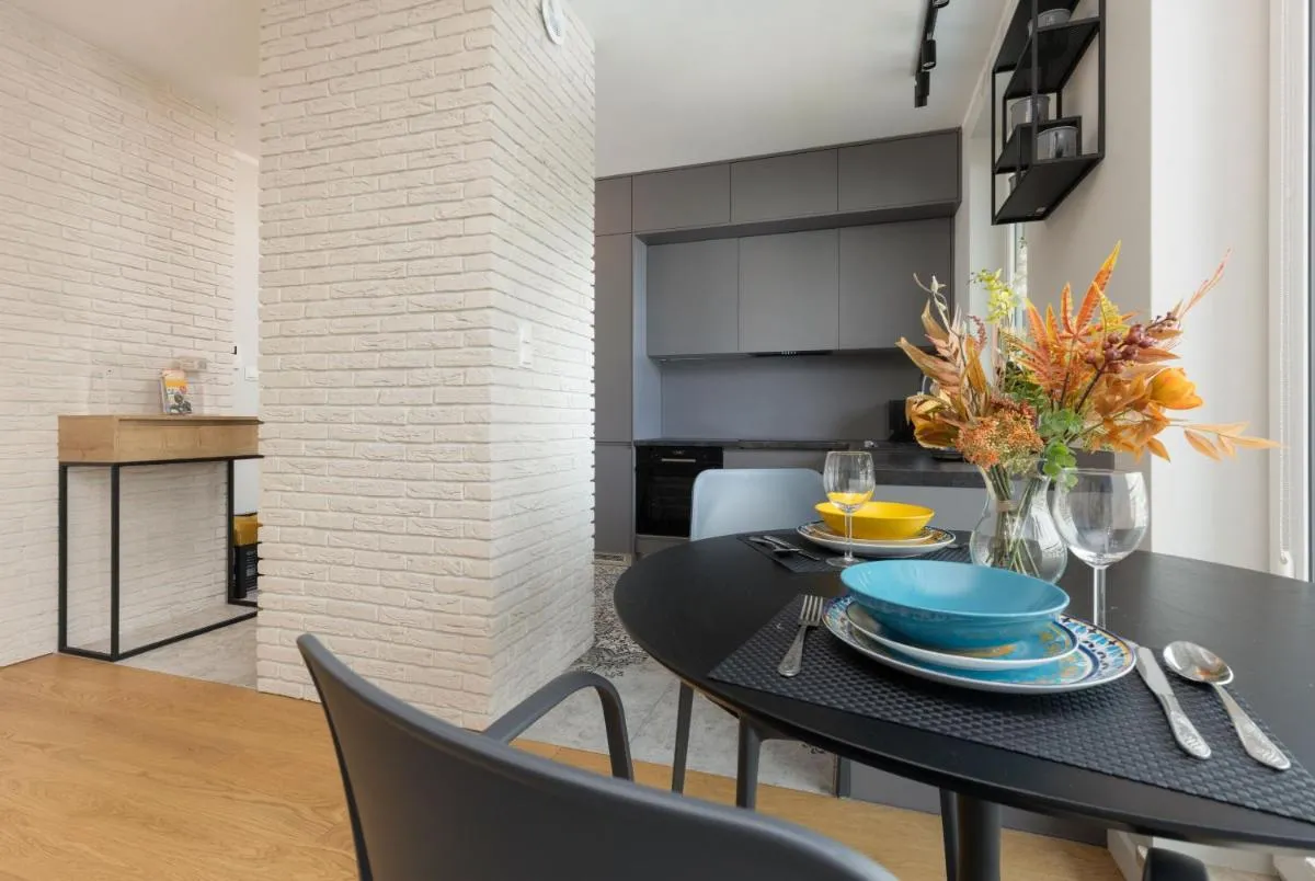 Image 2 of Trendy Apartment with AC and Parking in Warsaw by Noclegi Renters