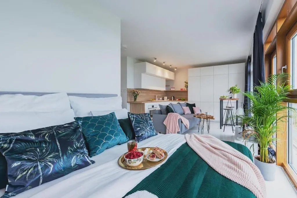 Image of Urban Chic – City Center – Studio Apartment – Słominskiego