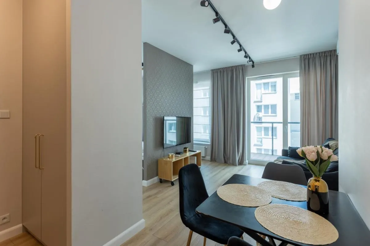 Image 3 of Urban Chic – Cozy Studio Apartment – City Center – Sienna street