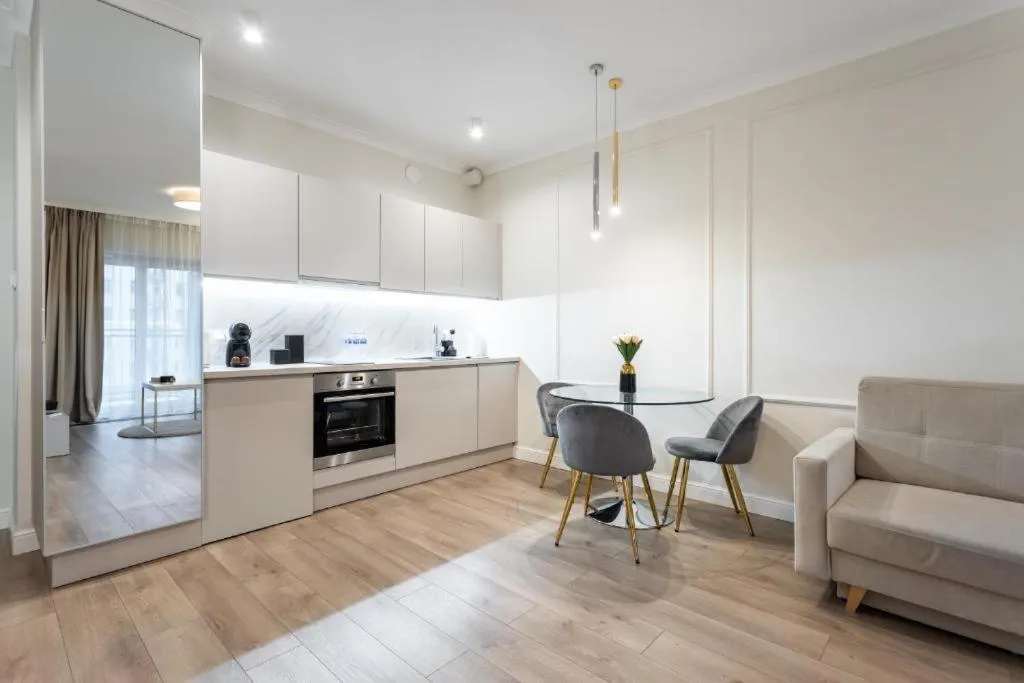 Image 3 of Urban Chic – Luxury Warsaw Stays -10 People- Mennica Residence