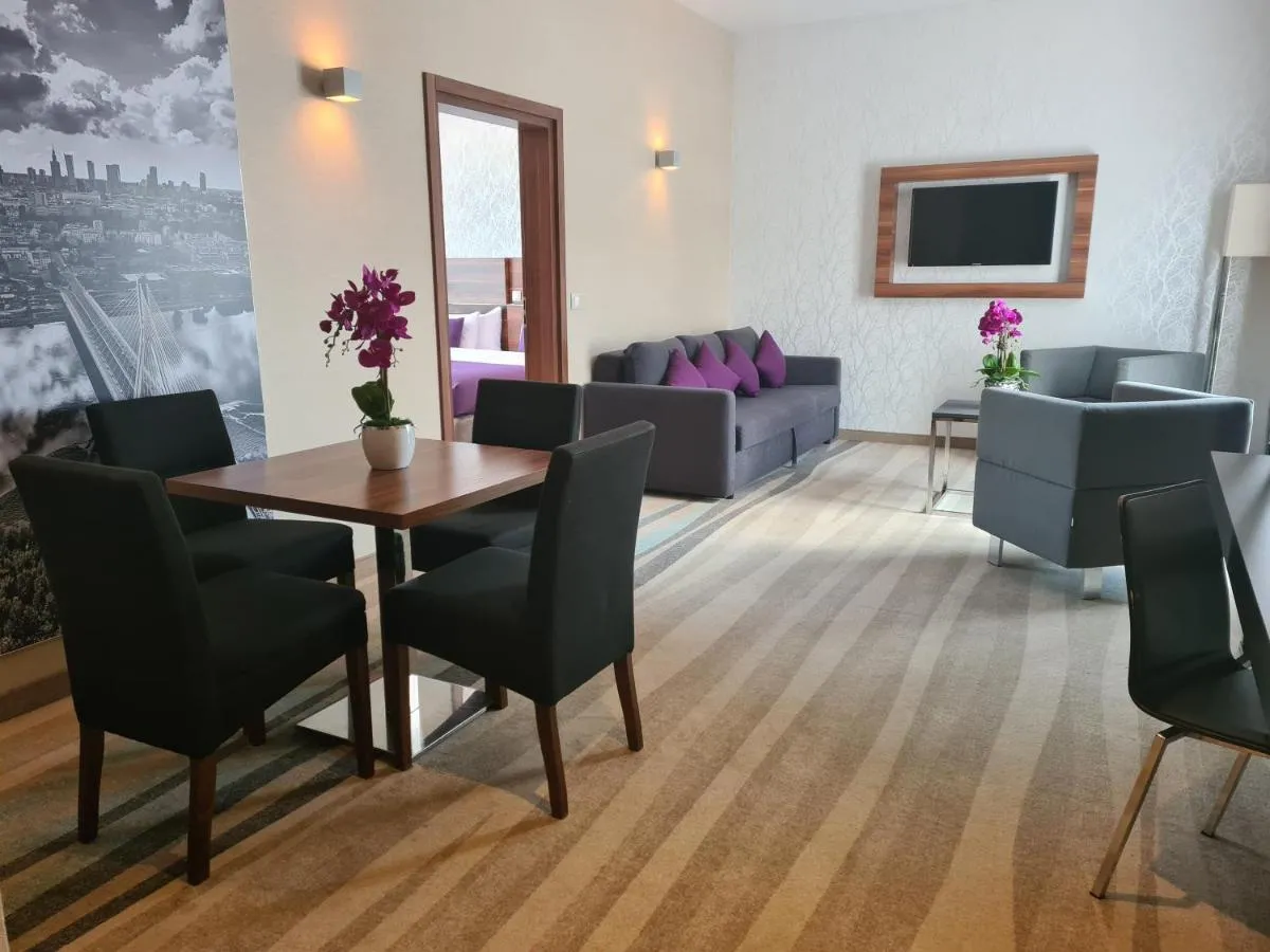 Image 4 of Warsaw Plaza Hotel