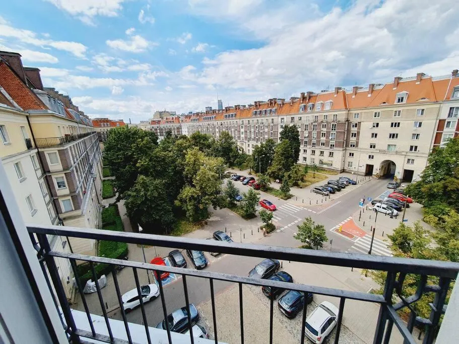 Image 2 of Wyzwolenia Apt , Łazienki Park & Zbawiciela Sq. 2′